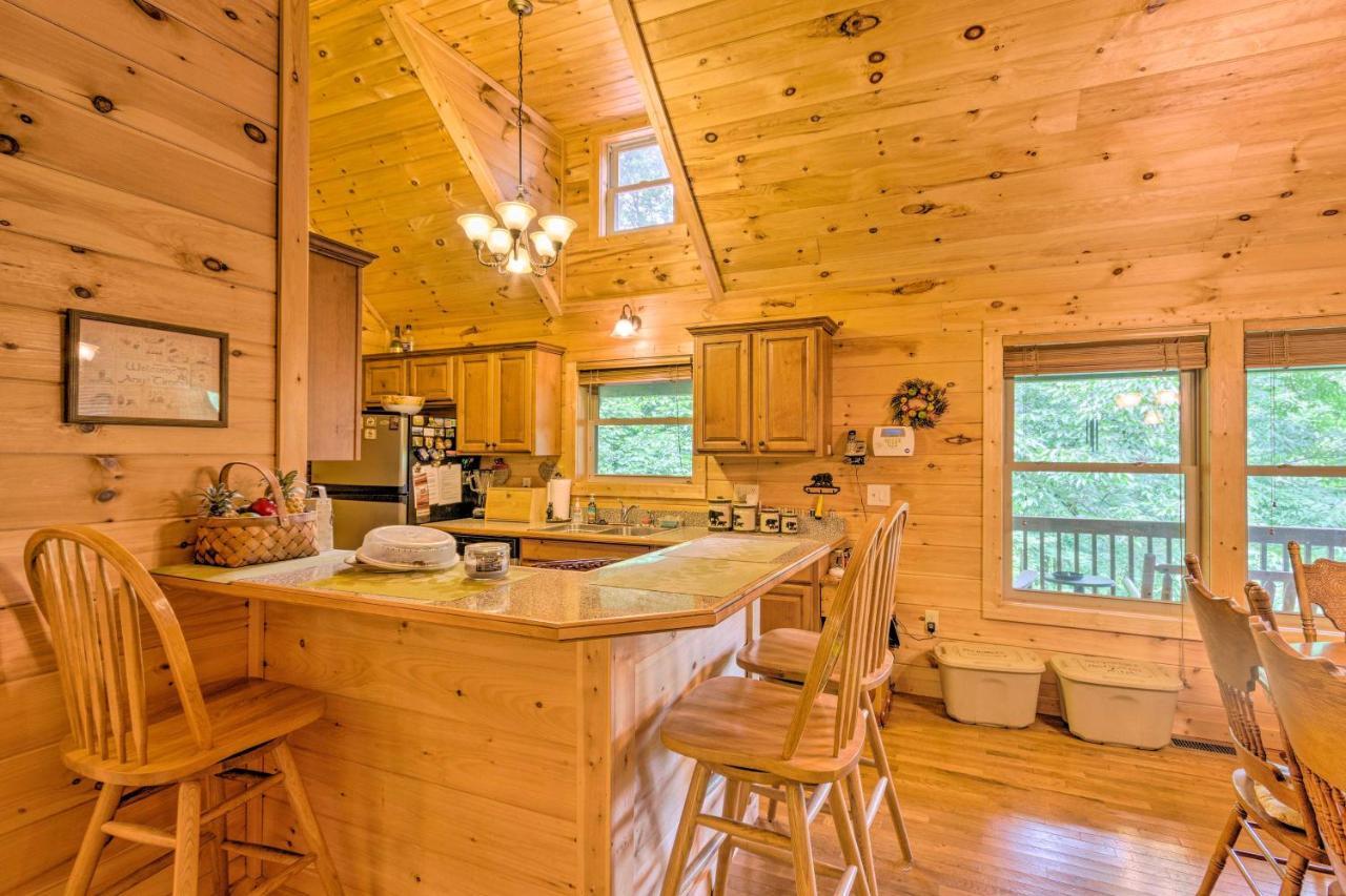 Mountain-View Maggie Valley Home With 2 Decks! Уэйнсвилл Экстерьер фото